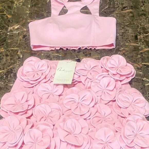 New MewMews Women's Sexy 2-Piece Pink Halter and Flower Skirt “Beautiful”!! - Picture 9 of 9